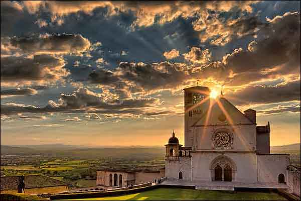The basilica of Saint Francis which you can visit during your silent retreat